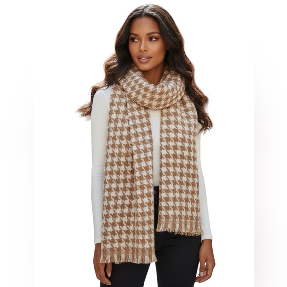 Lost Pattern 100% Wool Houndstooth Scarf White & Tan Color Combo Casual